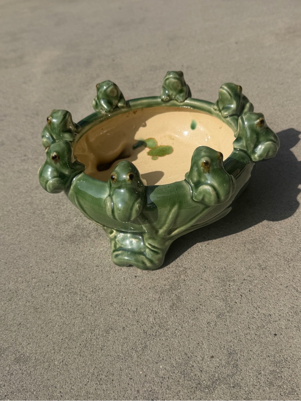 Vintage Majolica Frogs on Lily Pad Planter - Picture 3 of 12